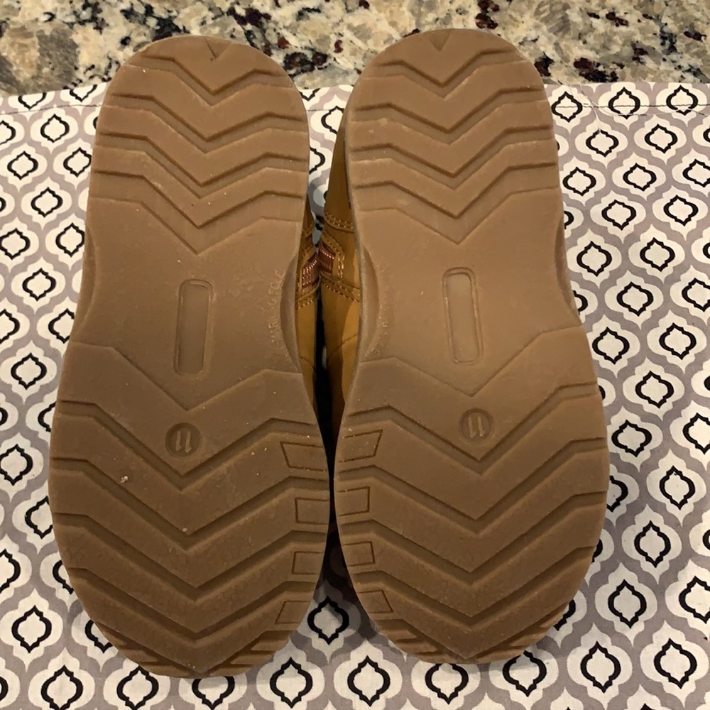 Cat and Jack size 11 winter boots great condition - Picture 2 of 3